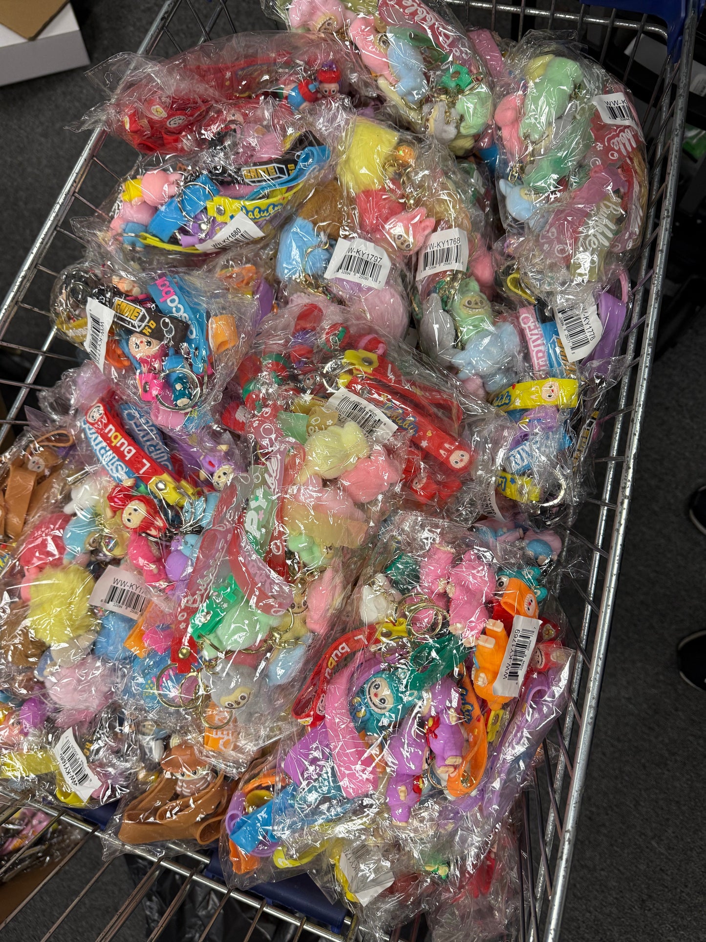 LABUBU SURPRISE KEYCHAIN